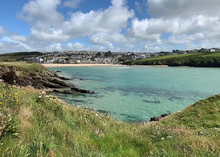 Molly's Retreat: Pet-Friendly Caravan with Garden at Newquay Bay Resort